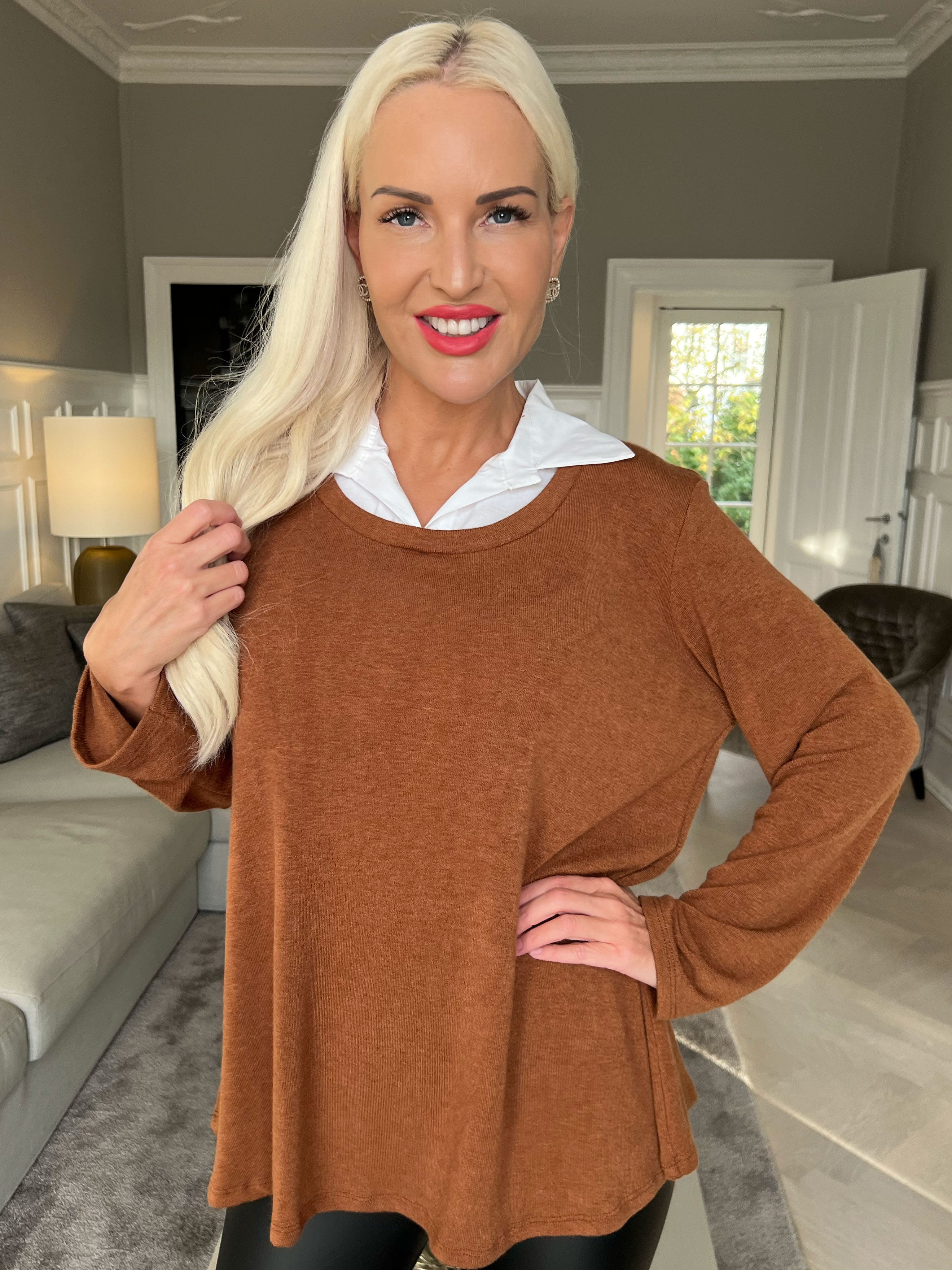 Rita - Härlig mjuk blus med vit skjortkrage